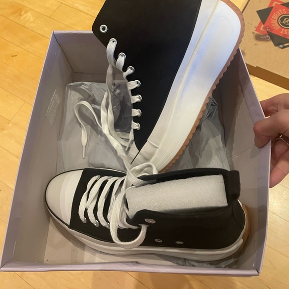 Winnona Lace-Up Platform Sneaker
MADDEN GIRL NWT size 7.5 - Picture 4 of 16